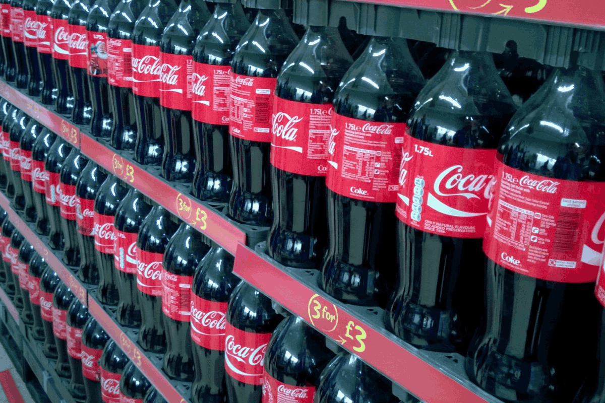 कोका–कोला विश्वको सबैभन्दा ठूलो ‘ब्रान्डेड प्लास्टिक प्रदूषण’ उत्पादक   अनुसन्धान