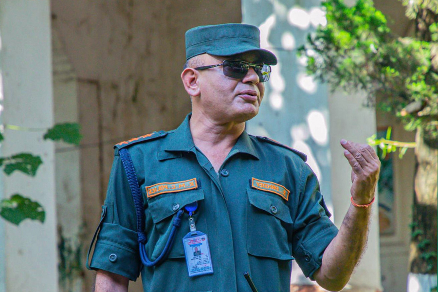 जेल सजाय हुने कसुरमा मुछिएका पाण्डेलाई ‘महानगर गौरव’ पदक कसको आडले लिँदैछन् कानून हातमा