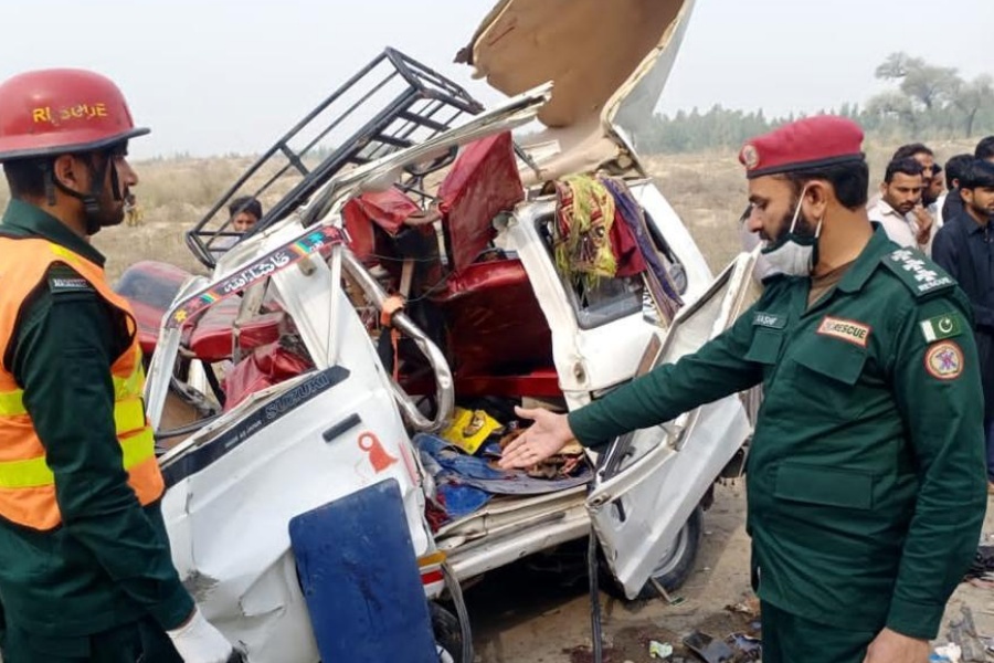 दक्षिणी पाकिस्तानमा सवारी दुर्घटना ६ जनाको मृत्यु ६ घाइते