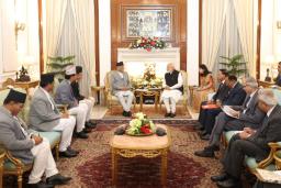 प्रधानमन्त्री दाहाल र भारतीय समकक्षी मोदीबीच भेटवार्ता