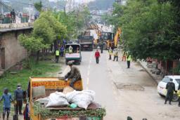 काठमाडौँ महानगरले हटायो सिहंदरबार अगाडिका अवैध संरचना