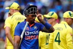भारतविरुद्ध अस्ट्रेलिया १० विकेटले विजयी