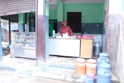 गुल्मीकी शारदाको व्यवसाय: गाउँमै डेरी उद्योग, मासिक १ लाख आम्दानी 