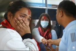 दशैँमा बिदेसिन बाध्य नेपालीको लस्करमा भेटिने पारिवारिक वियोग र बेखुशी 