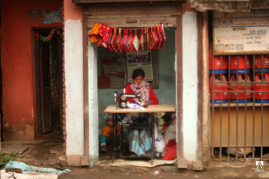 मे दिवस : श्रममा व्यस्त श्रमिक