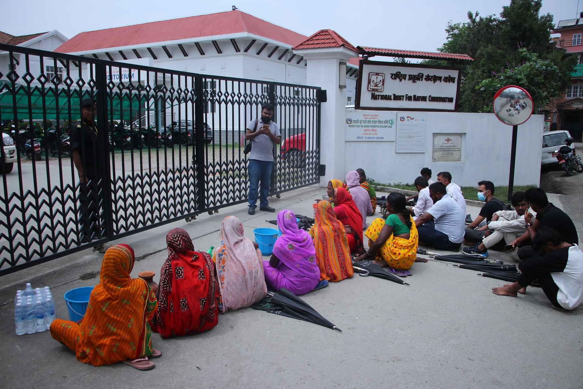 राष्ट्रपति चुरे तराई मधेश संरक्षण विकास समितिको कार्यालय घेराउ