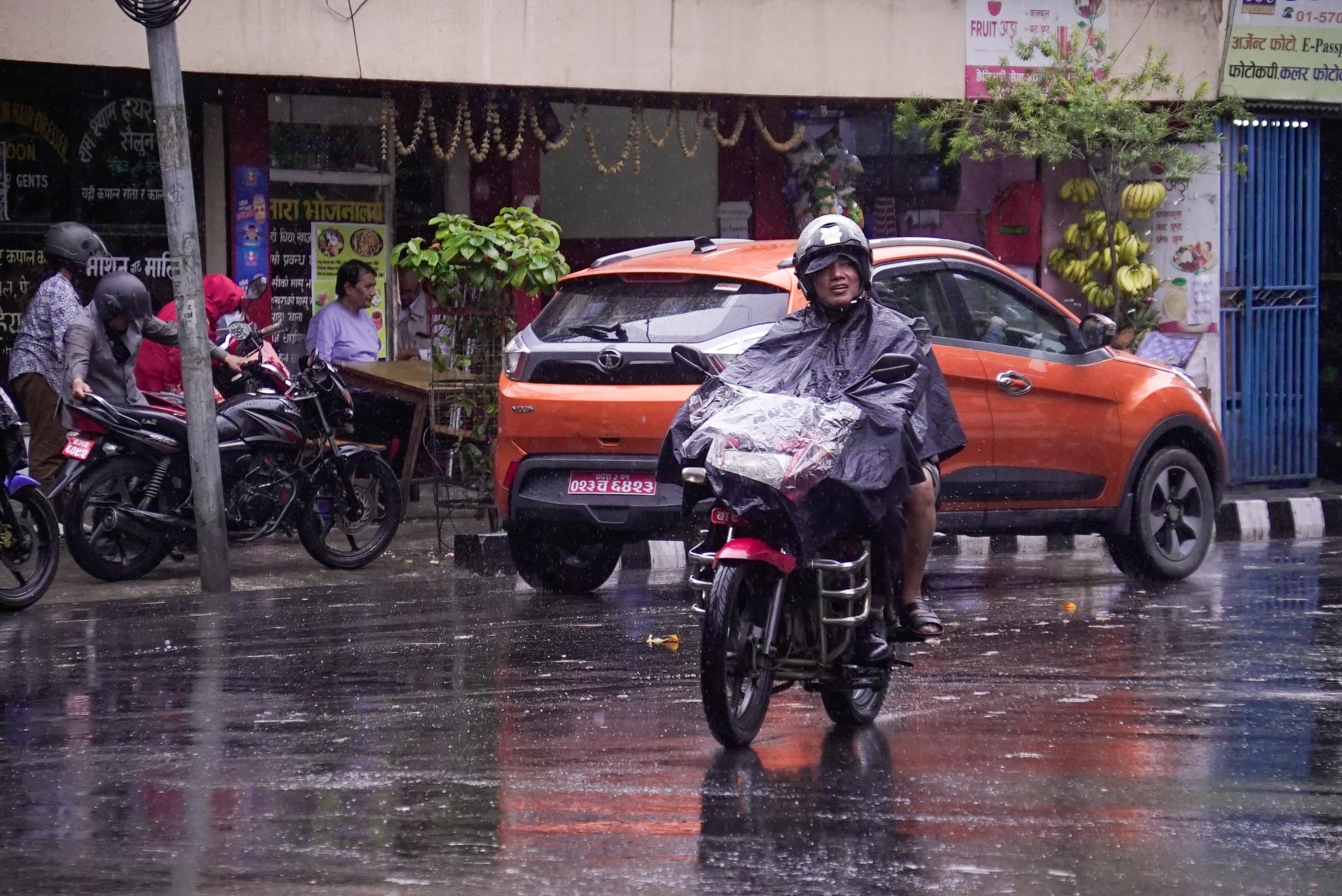 काठमाडौँमा हावाहुरीसहित वर्षा 