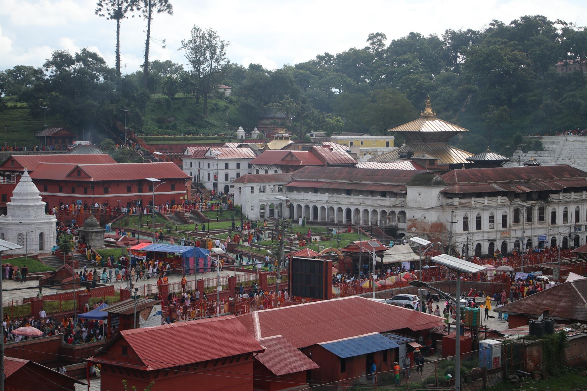 पशुपतिमा साउने सोमबारको रमझम