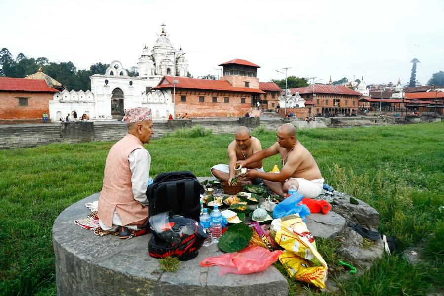 पशुपतिनाथमा पितृको सम्झना