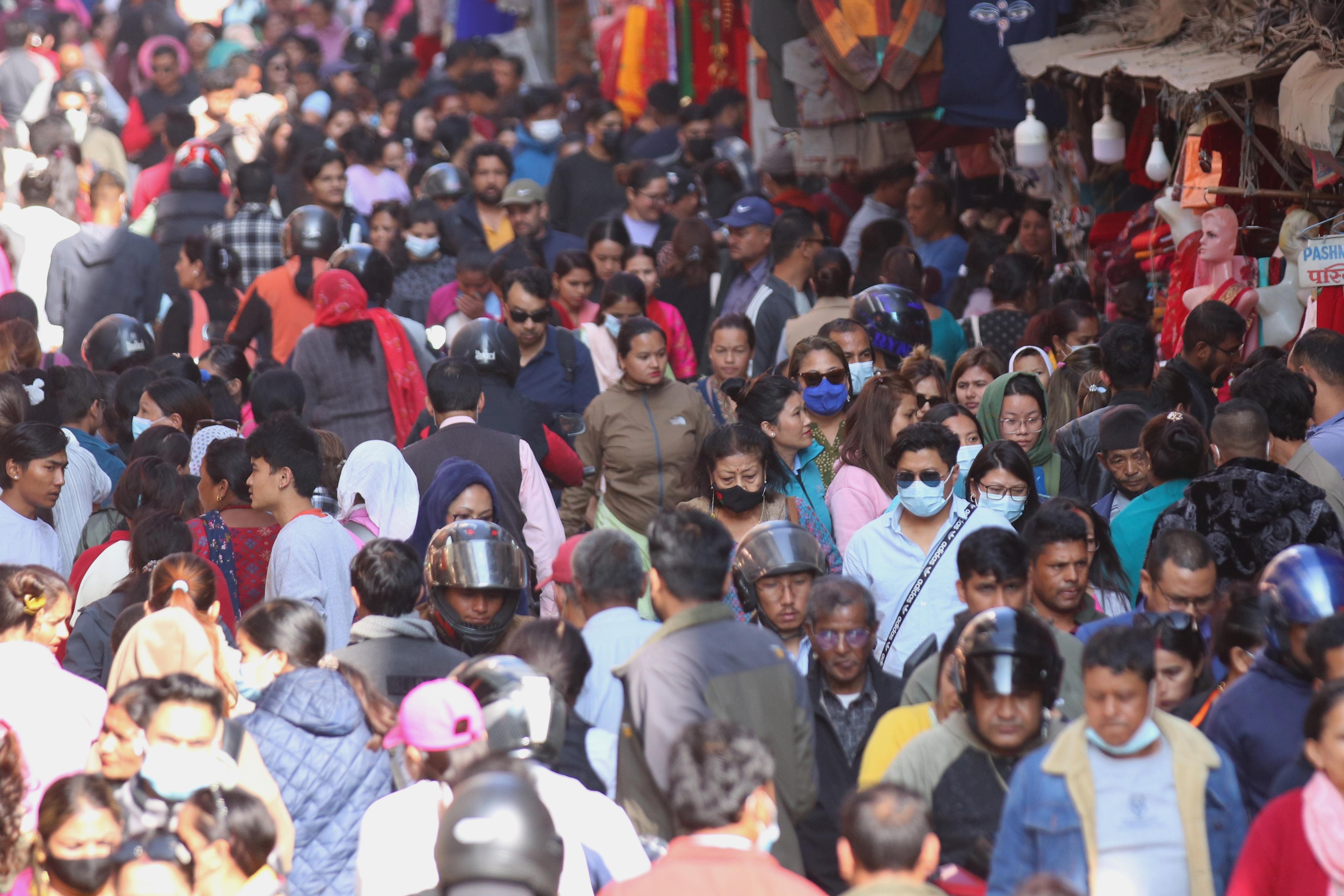 तिहार शुरू भएसँगै किनमेल गर्नेको भीड