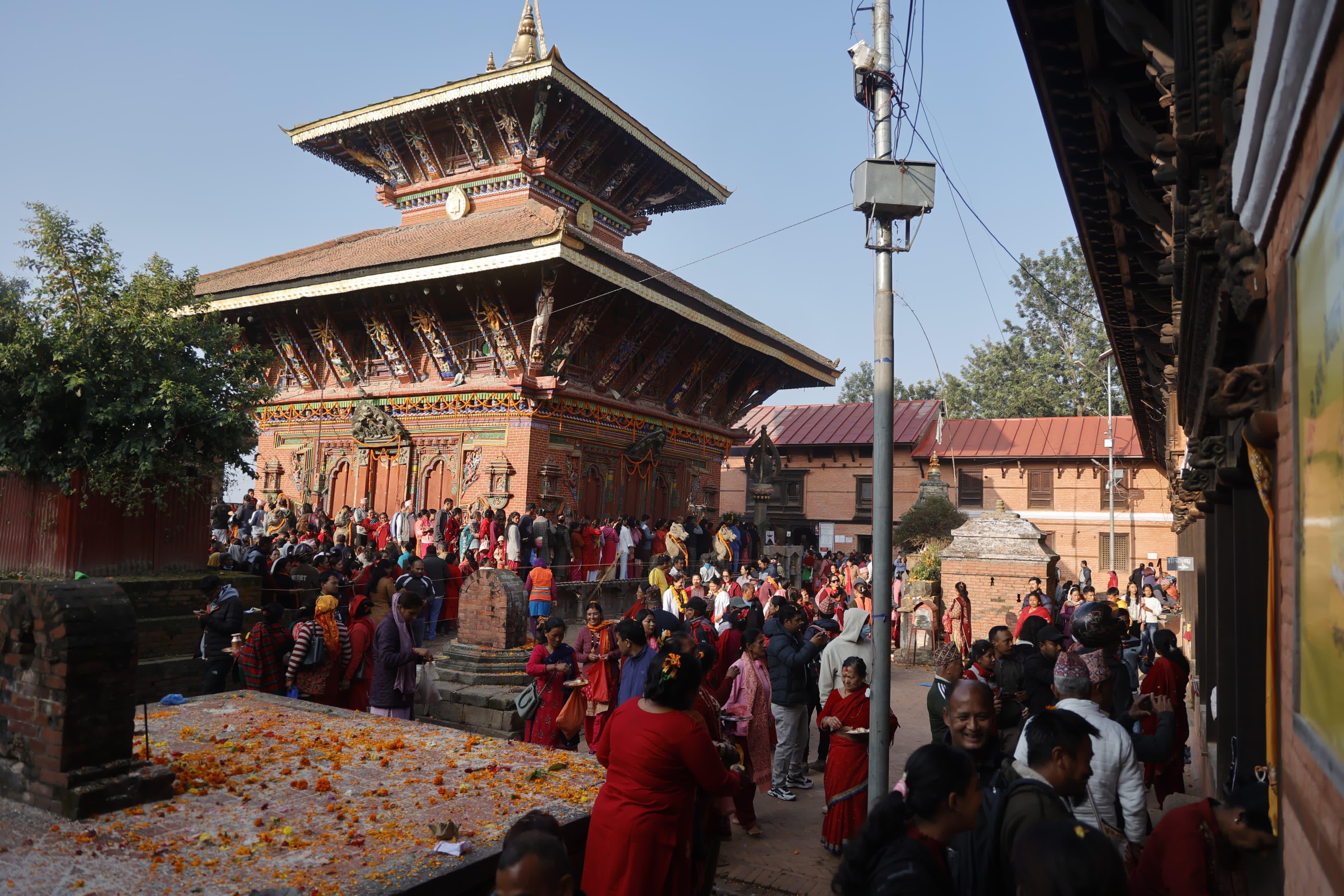 चाँगुनारायण मन्दिरमा भक्तजनको भिड