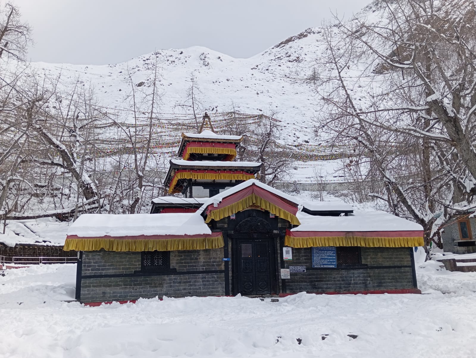 हिमपातपछि मुक्तिनाथ सुनसान, कागबेनीमै रोकिए पर्यटक