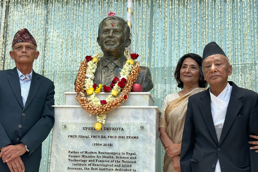 बाँसबारीमा उपेन्द्र देवकोटाको अर्धकदको प्रतिमा अनावरण