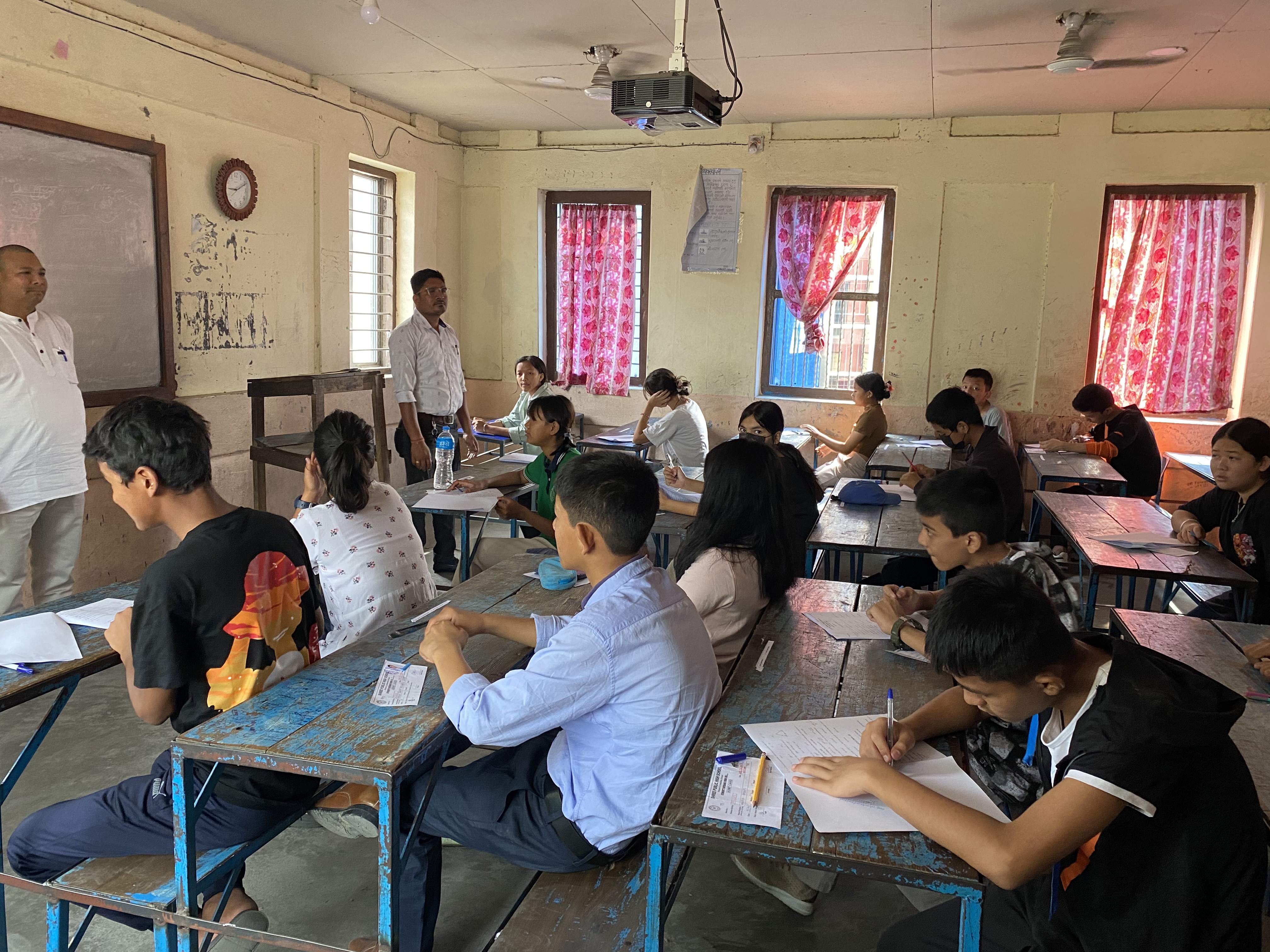 अभिभावकको प्रयासमा सुधारिएको ‘पब्लिक हाइस्कुल’
