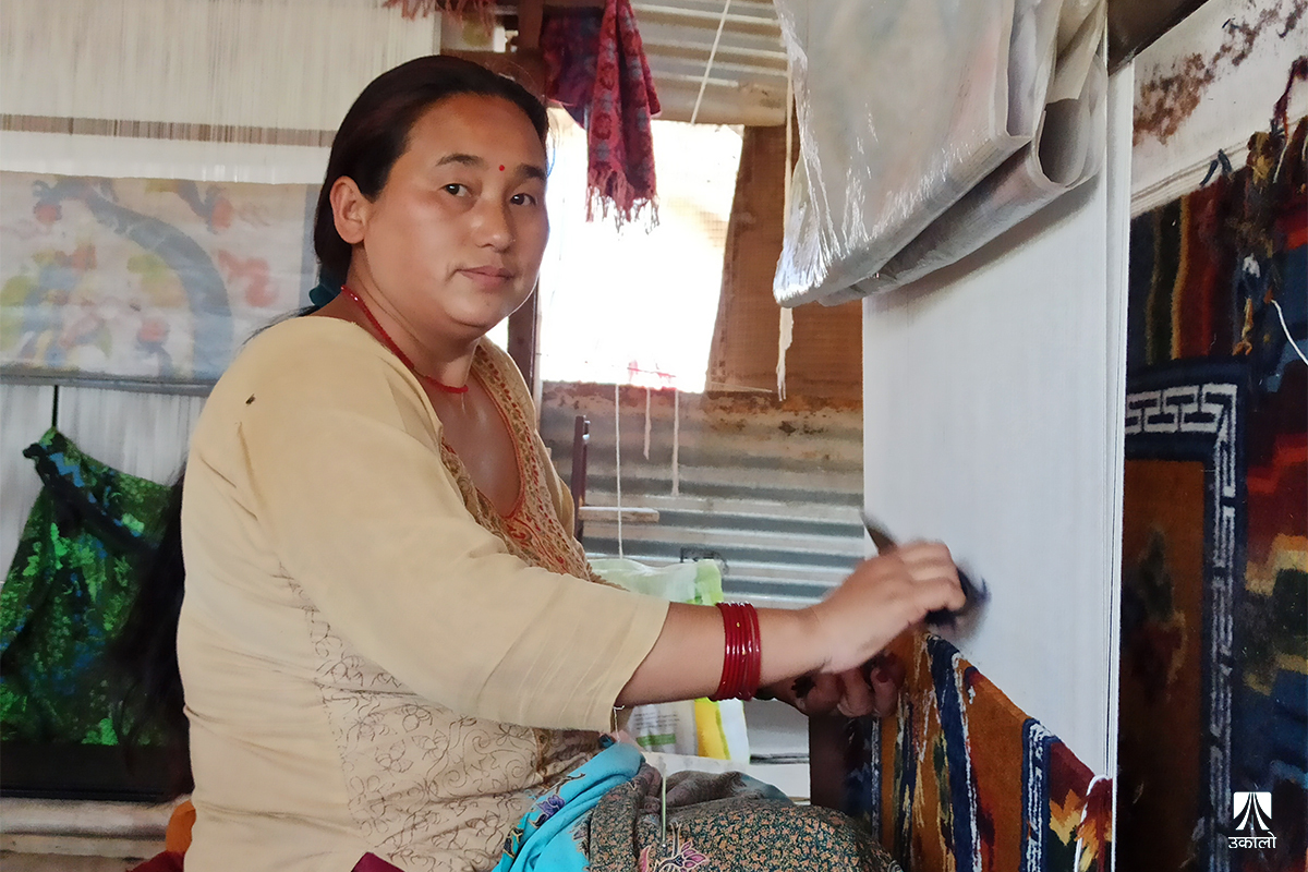 मजदुरी गर्दागर्दै विदेशमा गलैँचा निर्यात गर्ने उद्यमी बनेकी देवीलक्ष्मी