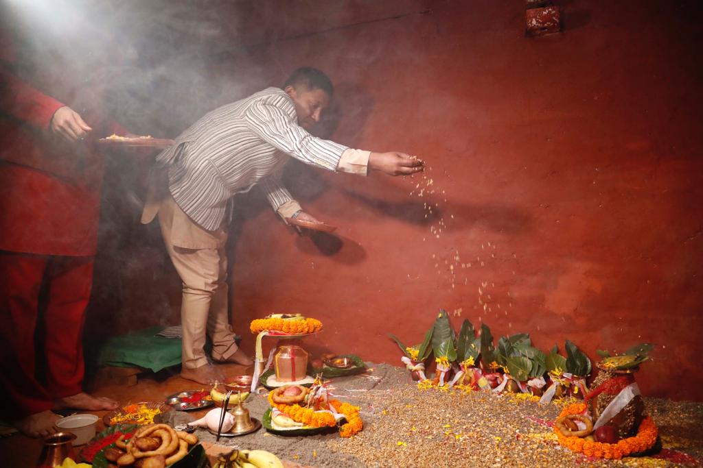 नवरात्रीको पहिलो दिनः दशैँघरमा विधिवत् जमरा राखियो