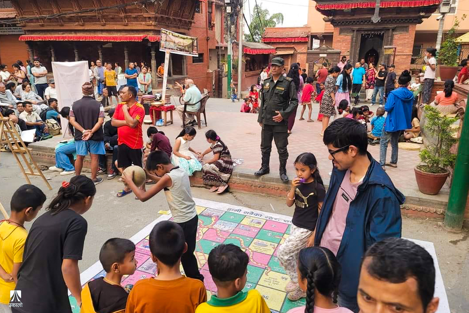 हाँडीगाउँको भेकल फ्री फ्राइडेमा रमाउँदै बालबालिका। तस्वीर सौजन्य: भूषण तुलाधर