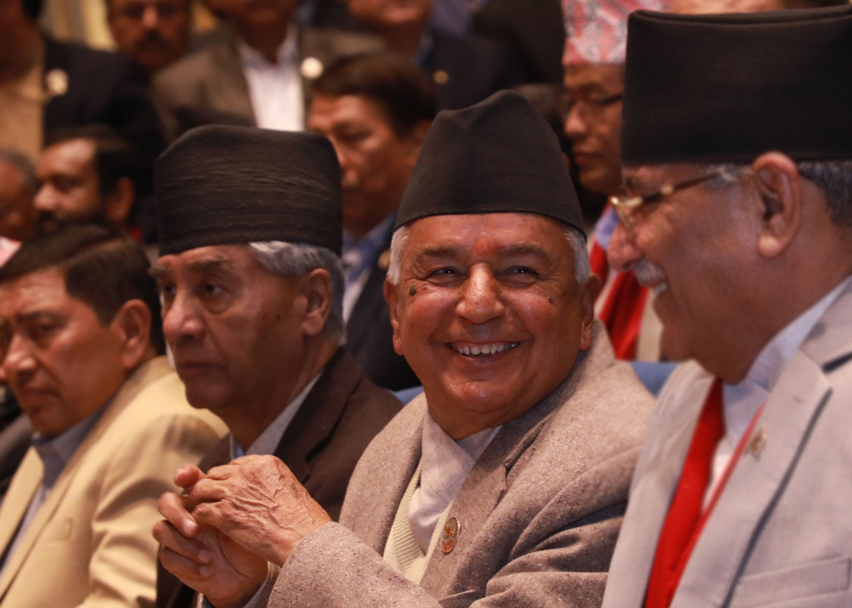 कांग्रेसको ढोक्सामा राष्ट्रपति, कुलो कटाउने प्रचण्ड