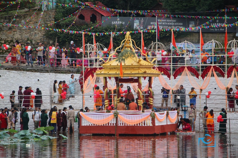 नागपाेखरी र नागदहमा भक्तजनकाे भिड (तस्वीरहरू)