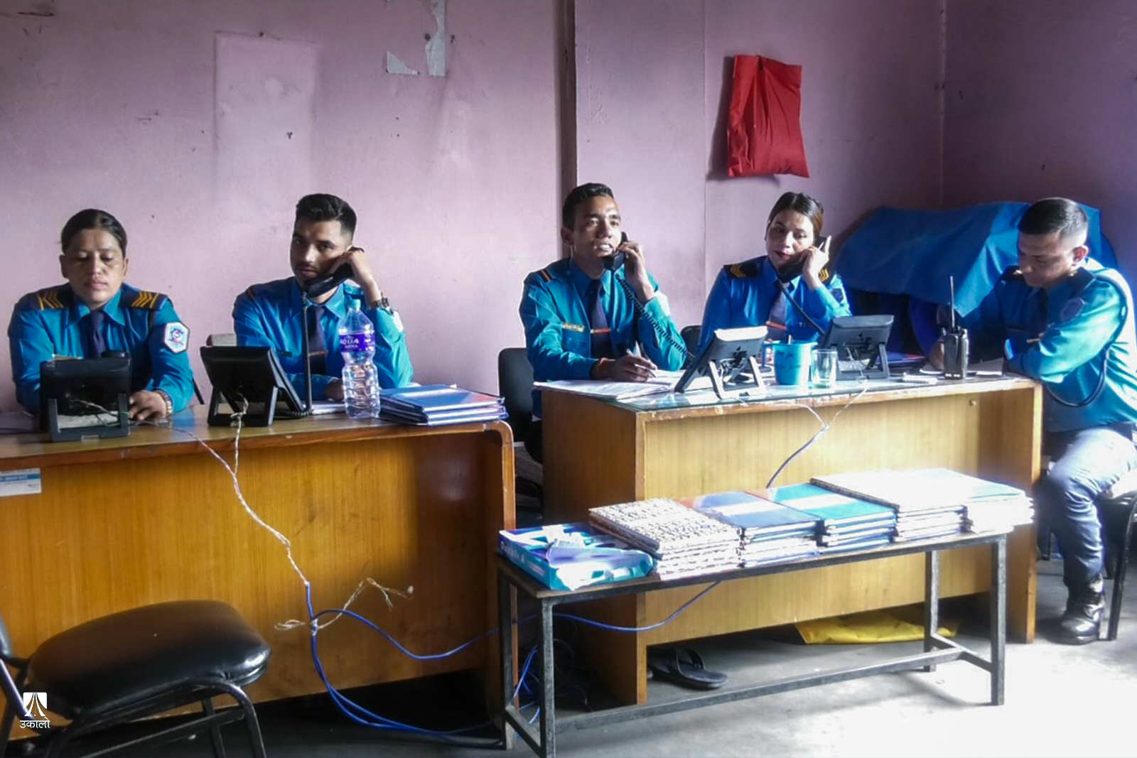 अभावबीच सेवा सञ्चालन गरिरहेका ट्राफिक प्रहरी।