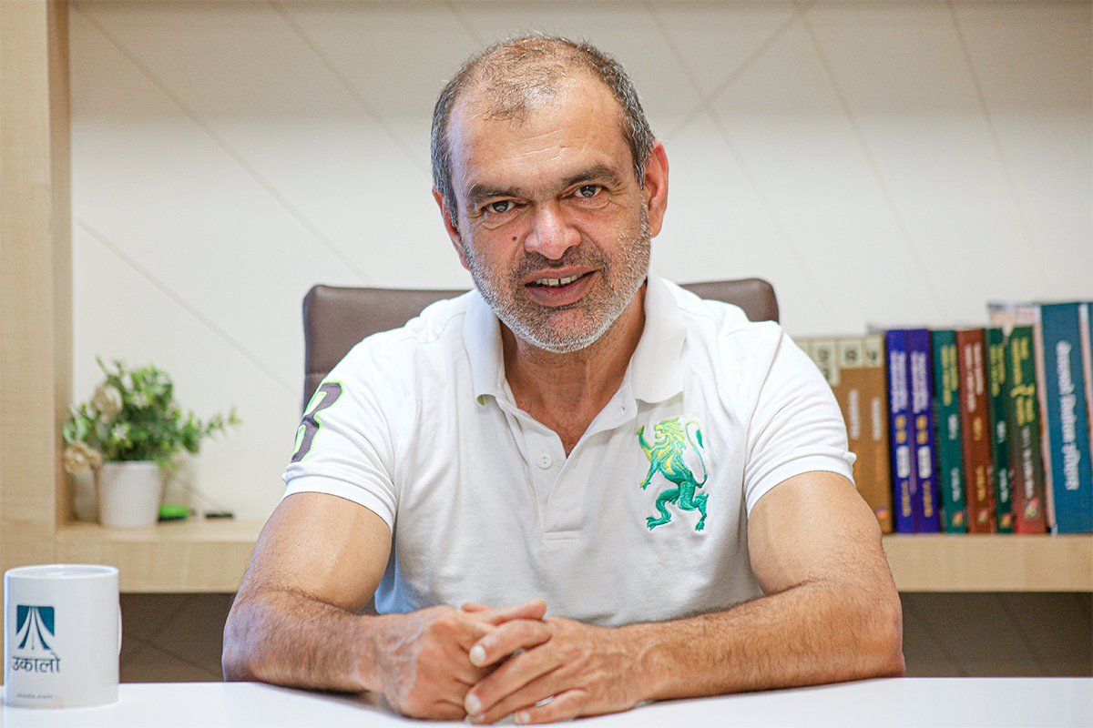 जो जलेको ज्यानमा शीतलता छर्छन्, गलेको मनमा मनोबल भर्छन्