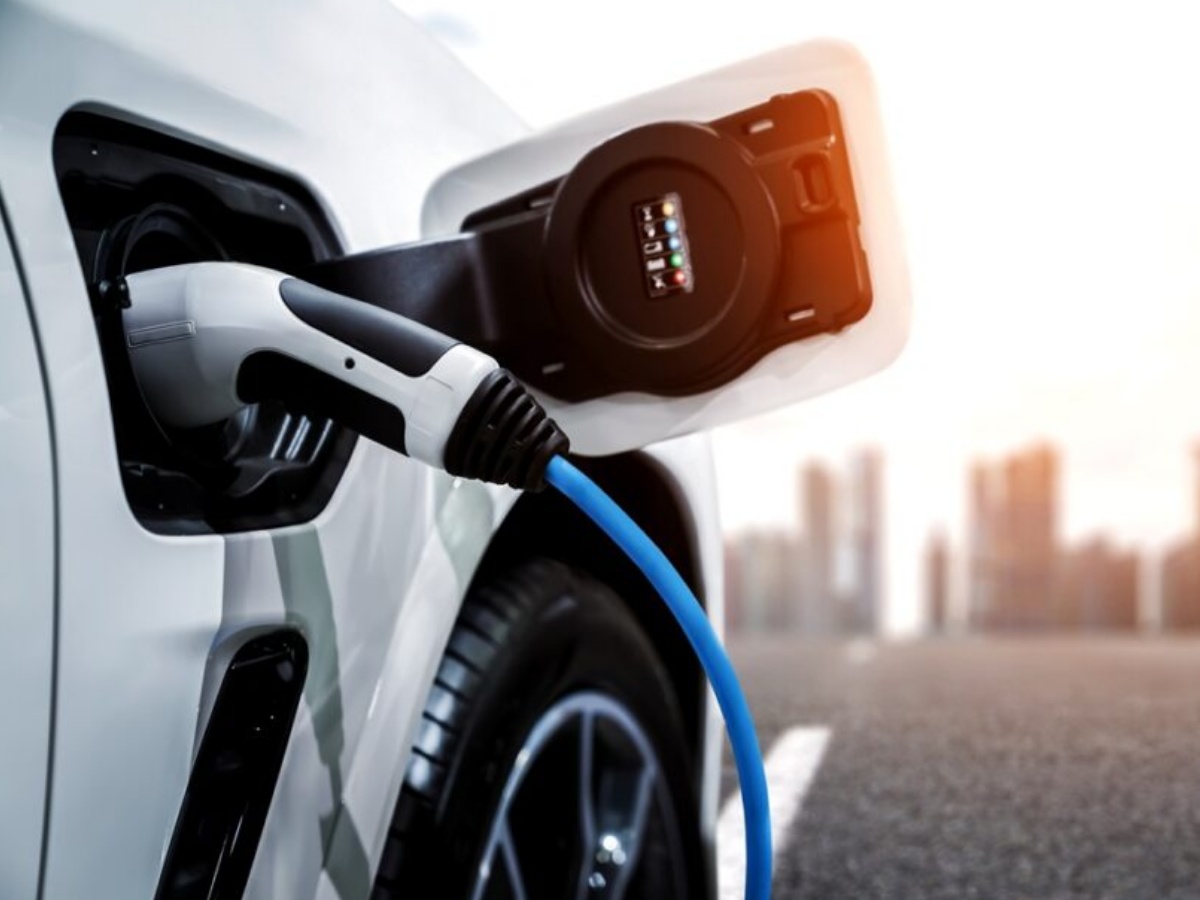 स्वच्छ ऊर्जा प्रवर्द्धन गर्न स्पेनले बढायो विद्युतीय सवारीमा अनुदान