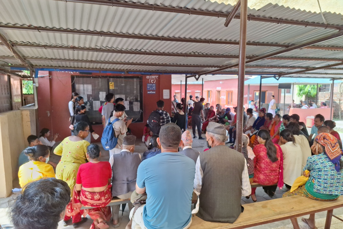 राष्ट्रिय परिचयपत्र बनाउन सास्ती, बिहान ६ बजेदेखि लाइन बस्दा पनि आउँदैन पालो