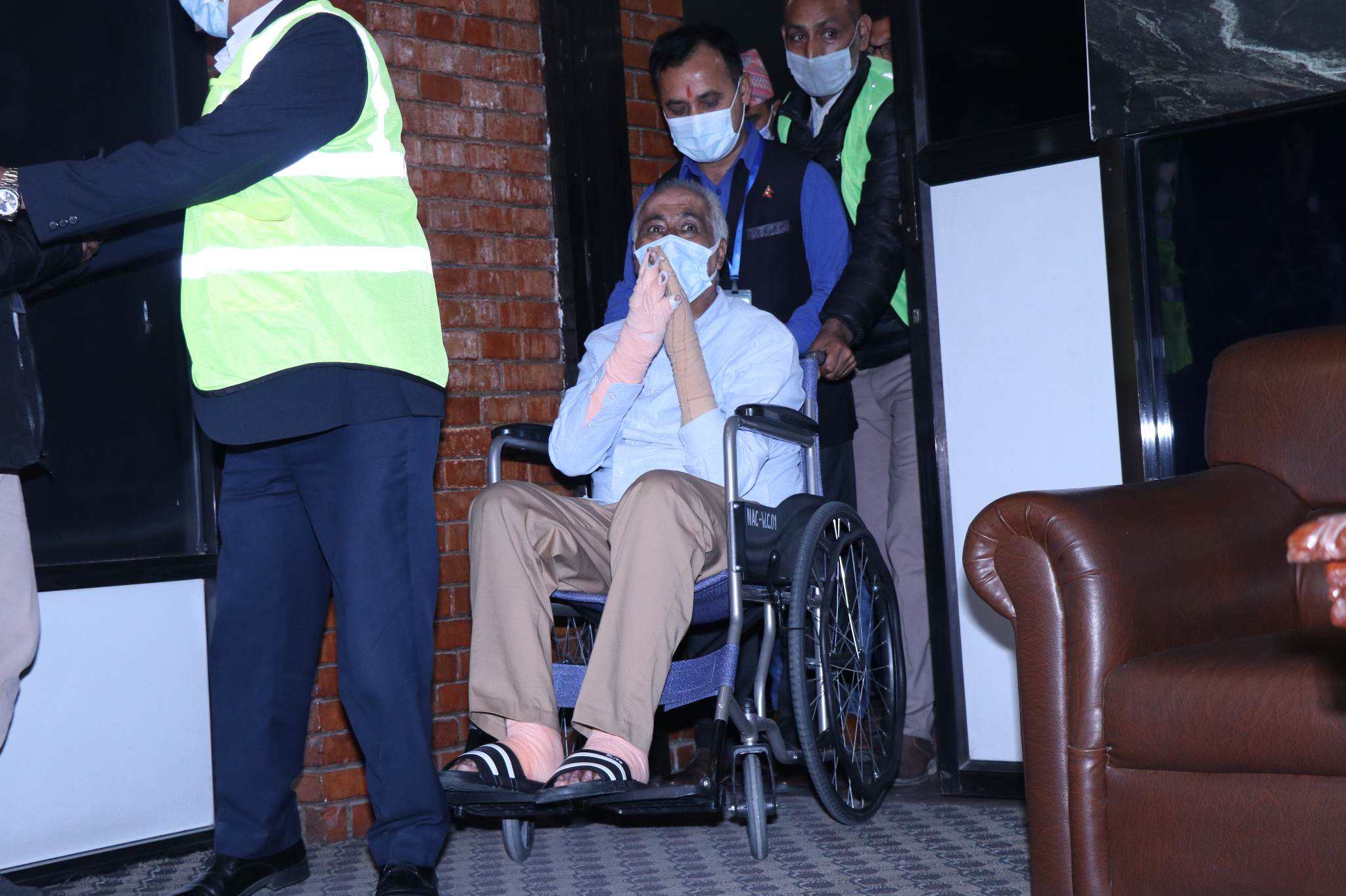 अढाई महिनाको उपचारपछि फर्किए चन्द्र भण्डारी, भन्छन्– आगलागीबाट हुने मृत्युदर कम गर्न पैरवी गर्छु