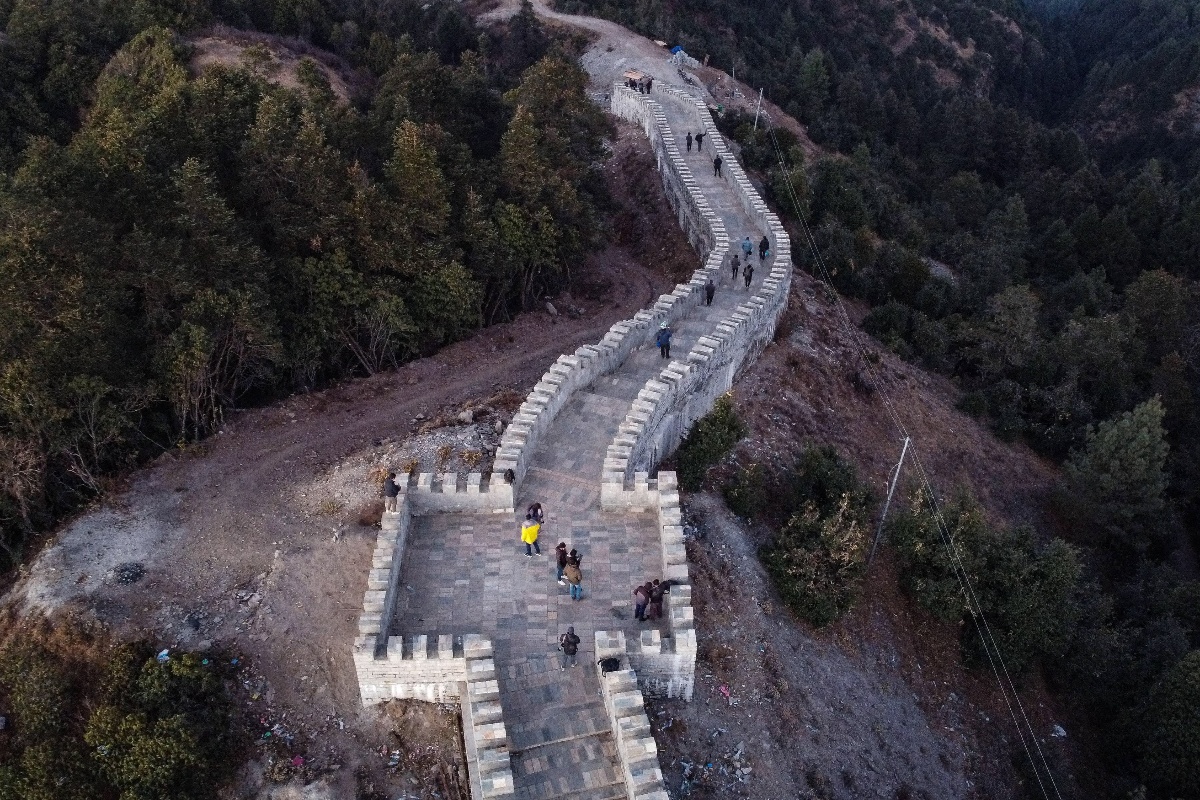 पर्यटकीय गन्तव्य बन्दै ‘मिनी ग्रेटवाल’ [तस्वीरहरू]