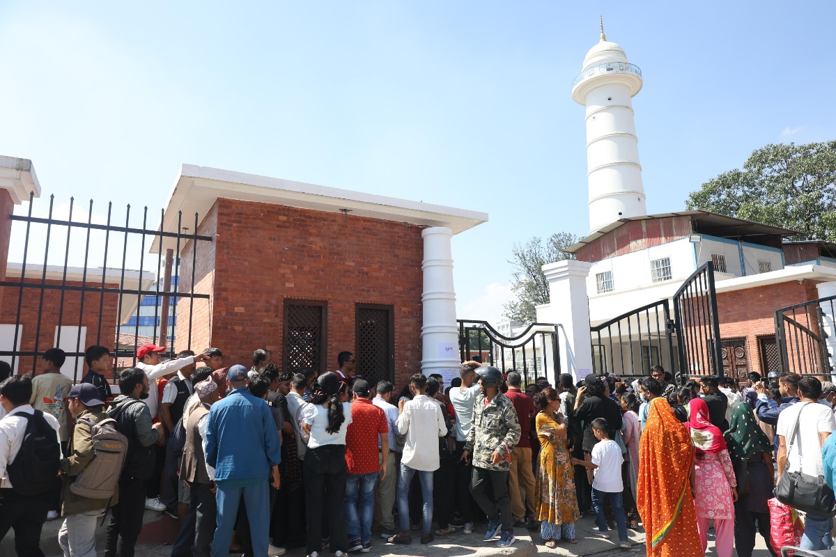 सर्वसाधारणका लागि खुला गरिएपछि धरहरा चढ्नेको घुइँचो