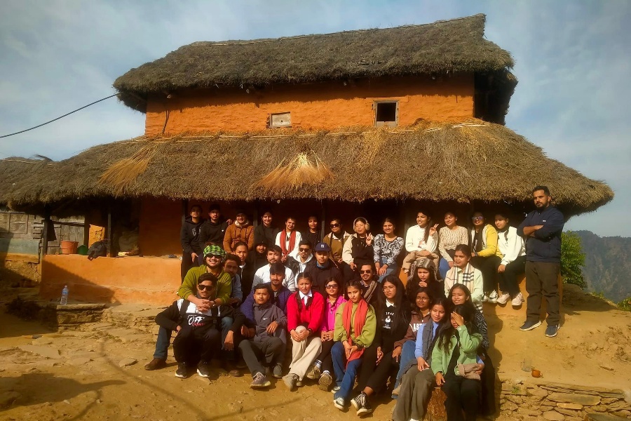 पर्यटकको रोजाइमा खरको छानो भएको घर