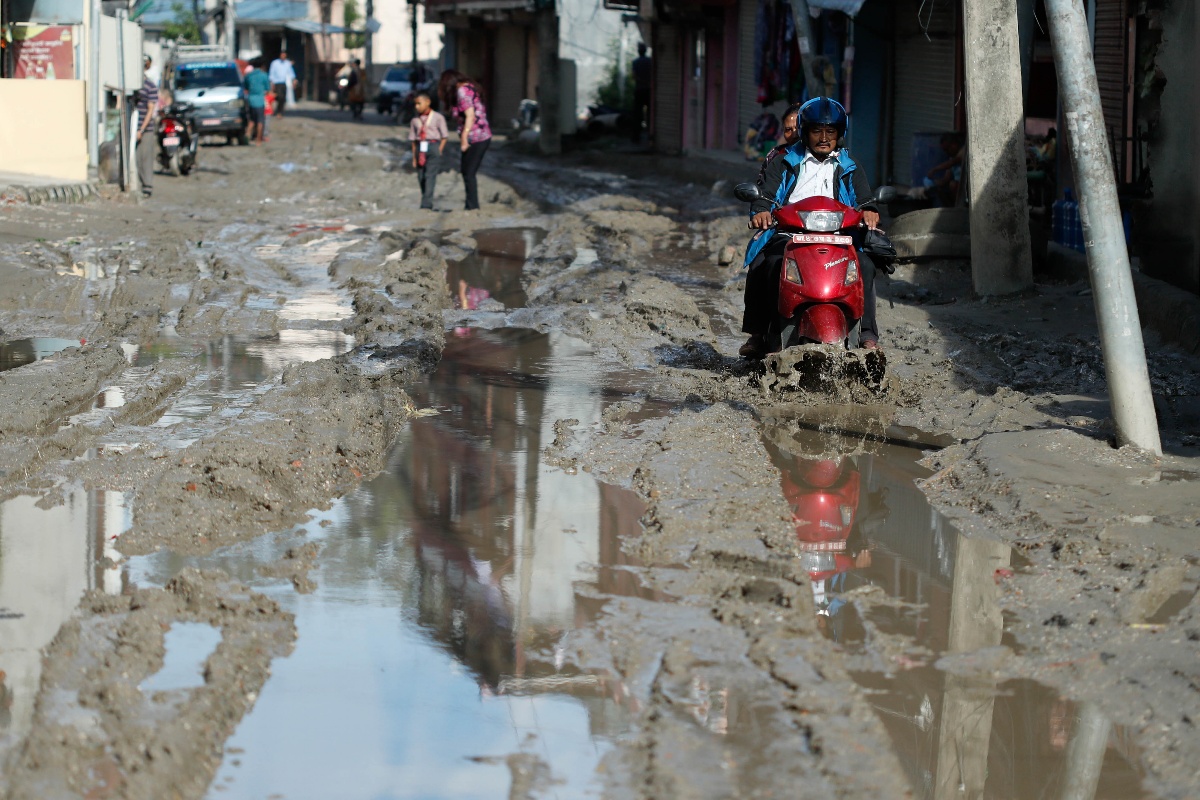 काठमाडौँमै सडकको बिजोग [तस्वीरहरू]