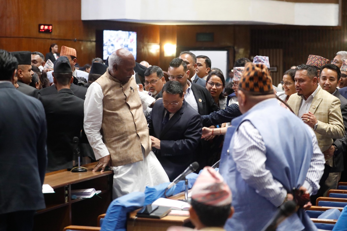 कांग्रेसको विरोधबीच प्रतिनिधिसभा बैठक जारी