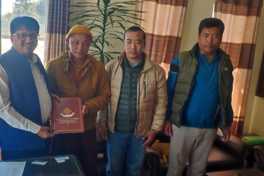 लप्चीबासीले मागे गोठालो जान ‘सीमा पास’