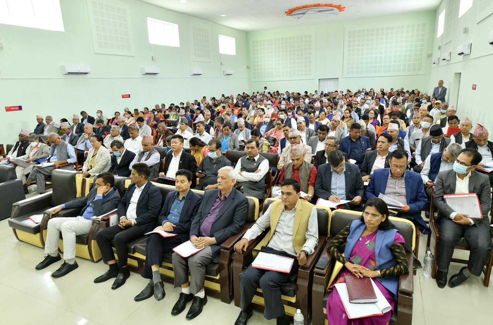 एमालेमा चर्कियो बहस : समानुपातिकमा एउटैलाई कति अवसर दिने?