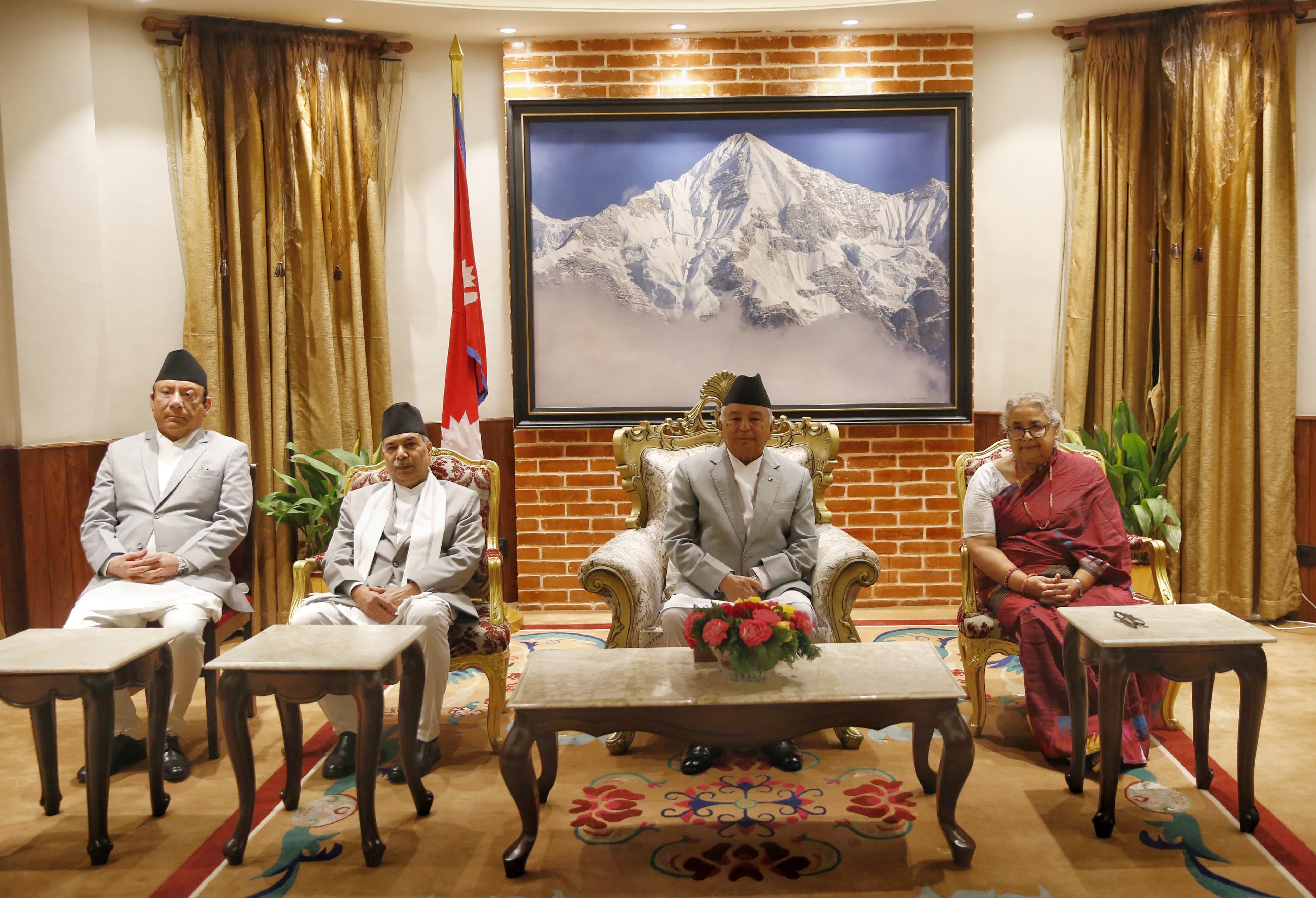 अन्तरिम प्रधानमन्त्री कार्कीलाई ६ महिनाभित्र निर्वाचन गराउने जिम्मेवारी