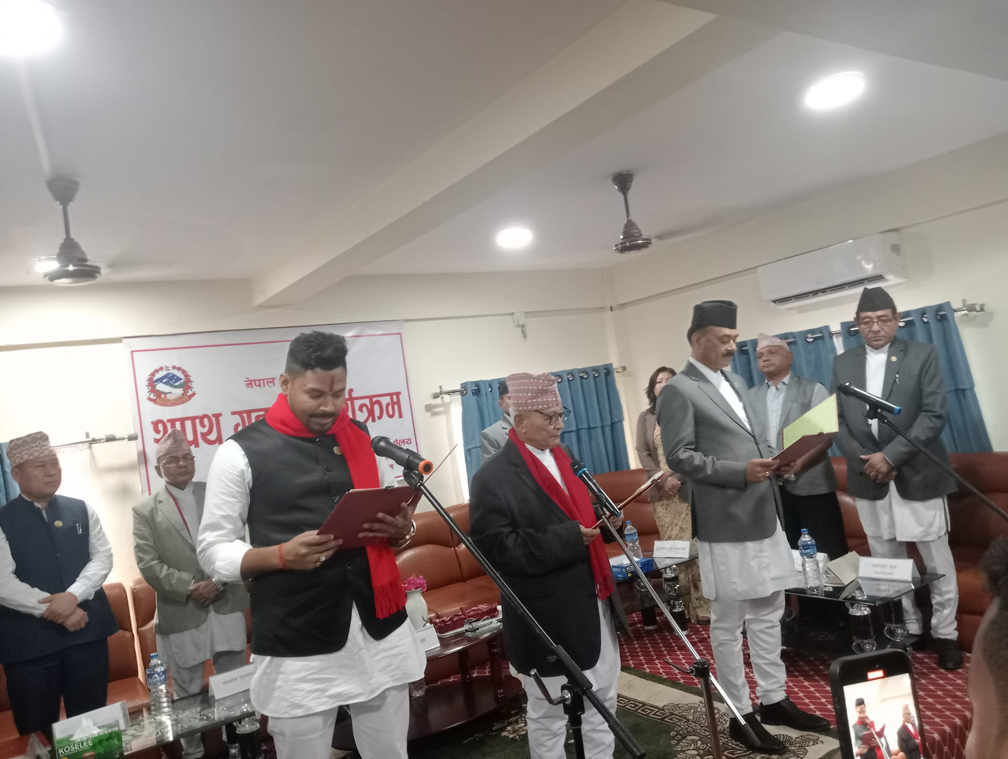 लुम्बिनी प्रदेशका नवनियुक्त मन्त्रीह‍रूले लिए शपथ