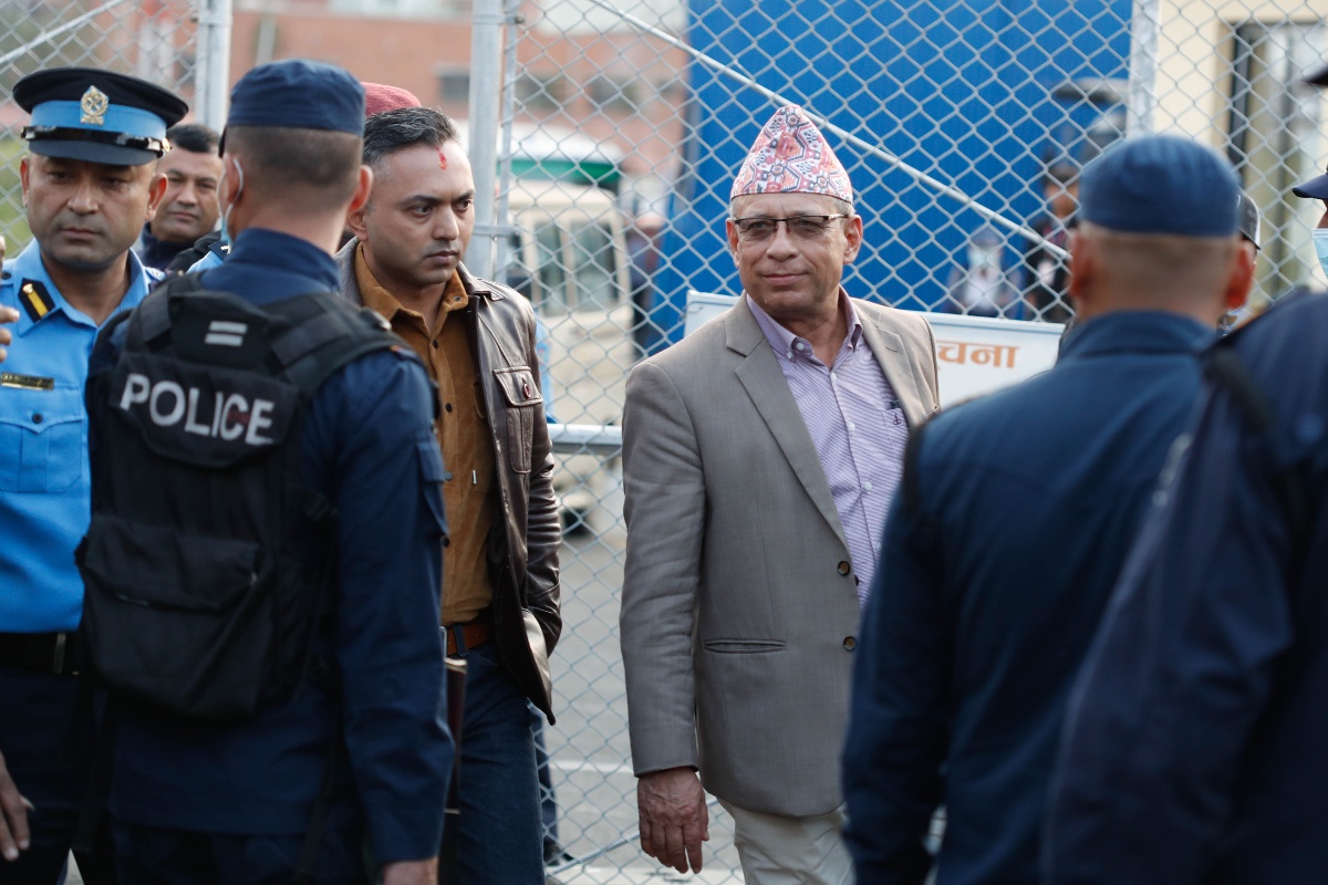 विराटनगरबाट पक्राउ परेका कोशीका पूर्वमन्त्री अधिकारीलाई काठमाडौँ ल्याइयो