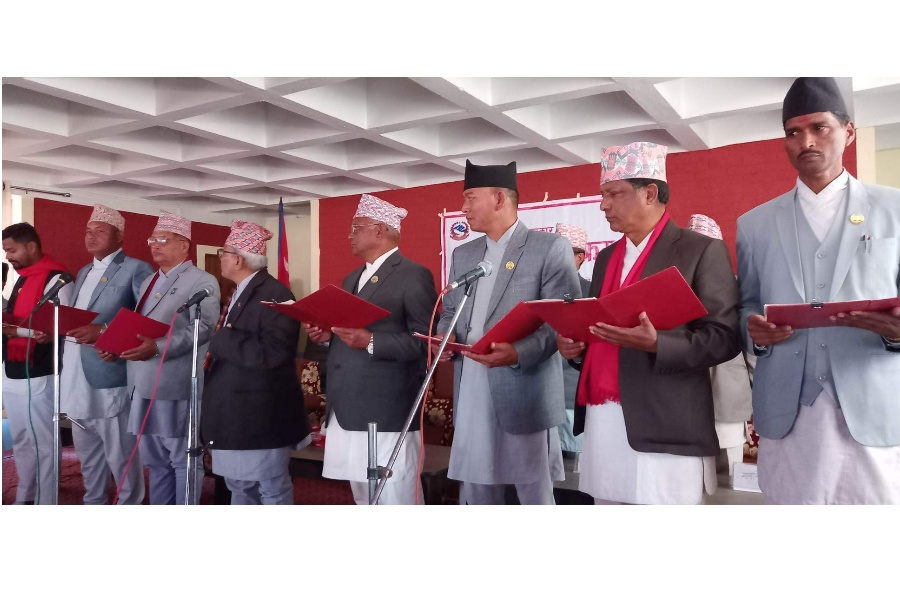 लुम्बिनीका नवनियुक्त मन्त्रीले लिए शपथ, १० सदस्यीय बन्यो मन्त्रिपरिषद्