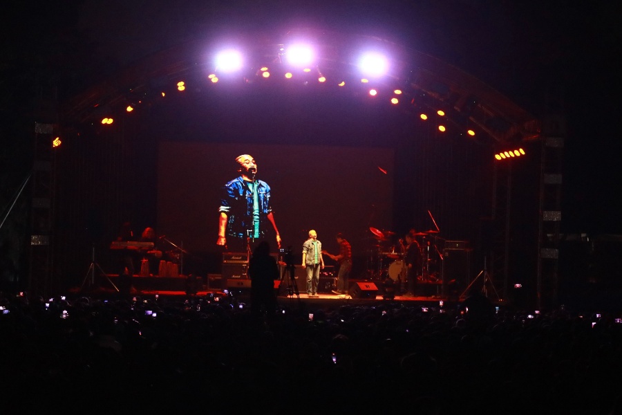 तस्वीरमा नेपथ्यको कन्सर्ट