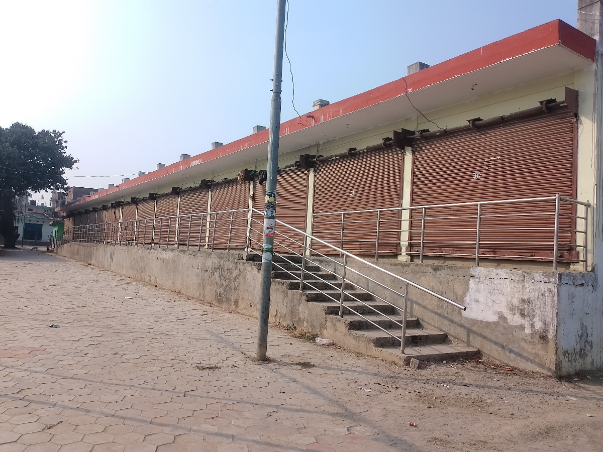 रामग्राममा सात करोड लागतमा बनेको हाटबजार भवन प्रयोगविहीन