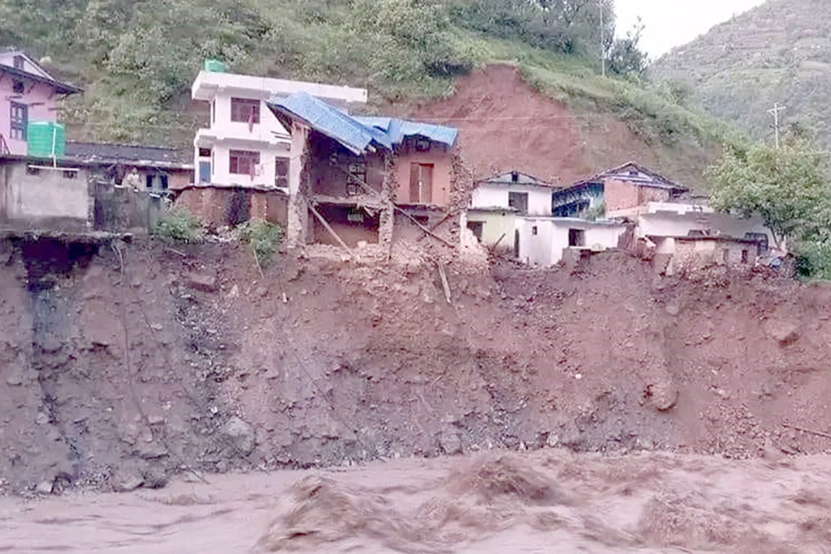 आठबीसकोट बाढी:  ३ बालिकाको शव निकालियो, १ जनाको खोजी जारी