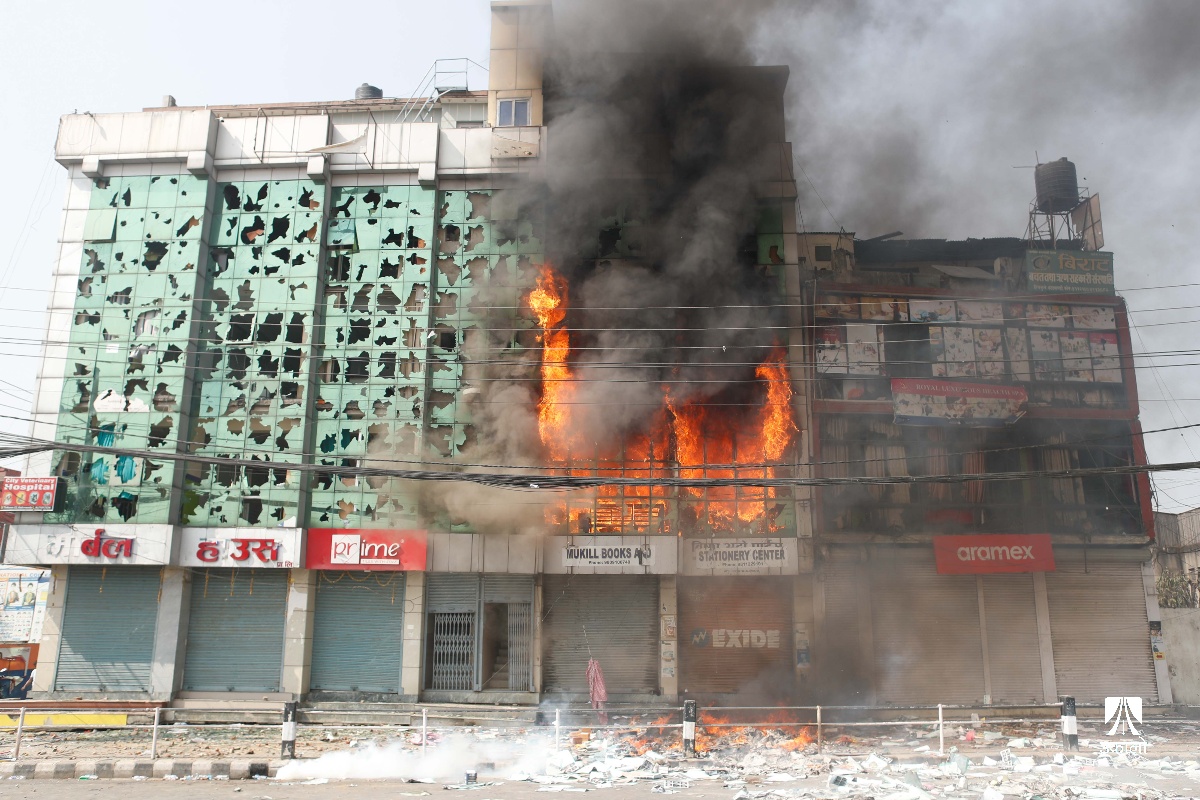 राजावादीको आन्दोलन: तीनकुनेमा जलाइएको घरभित्र डढेको अवस्थामा एक जनाको शव भेटियो