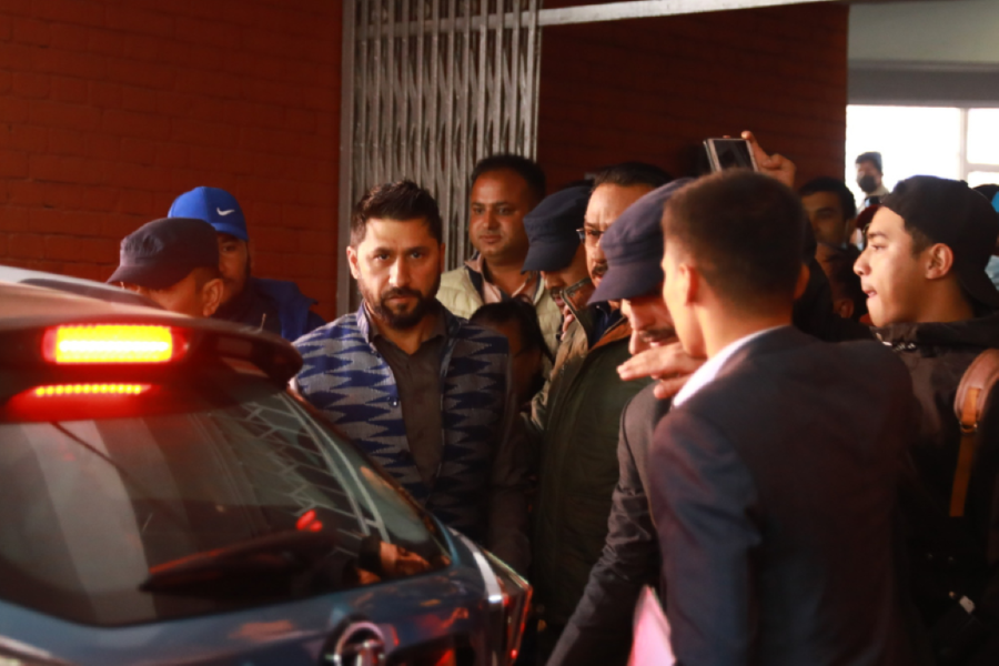 नागरिकता लिएको ३ घण्टामा पार्टी सभापति, फेरि स्वार्थ बाझिने गृह मन्त्रालयमै दाबी