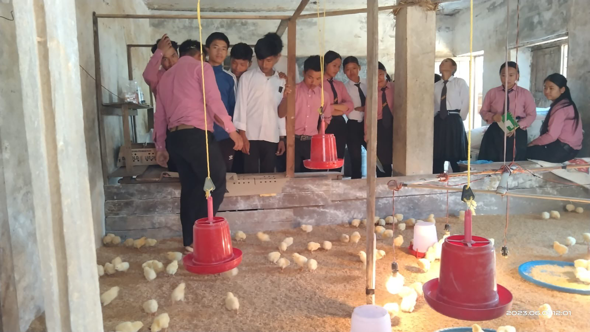 तनहुँका विद्यालयमा विद्यार्थीलाई सीपसँग जोड्न ‘पढ्दै कमाउँदै’ कार्यक्रम