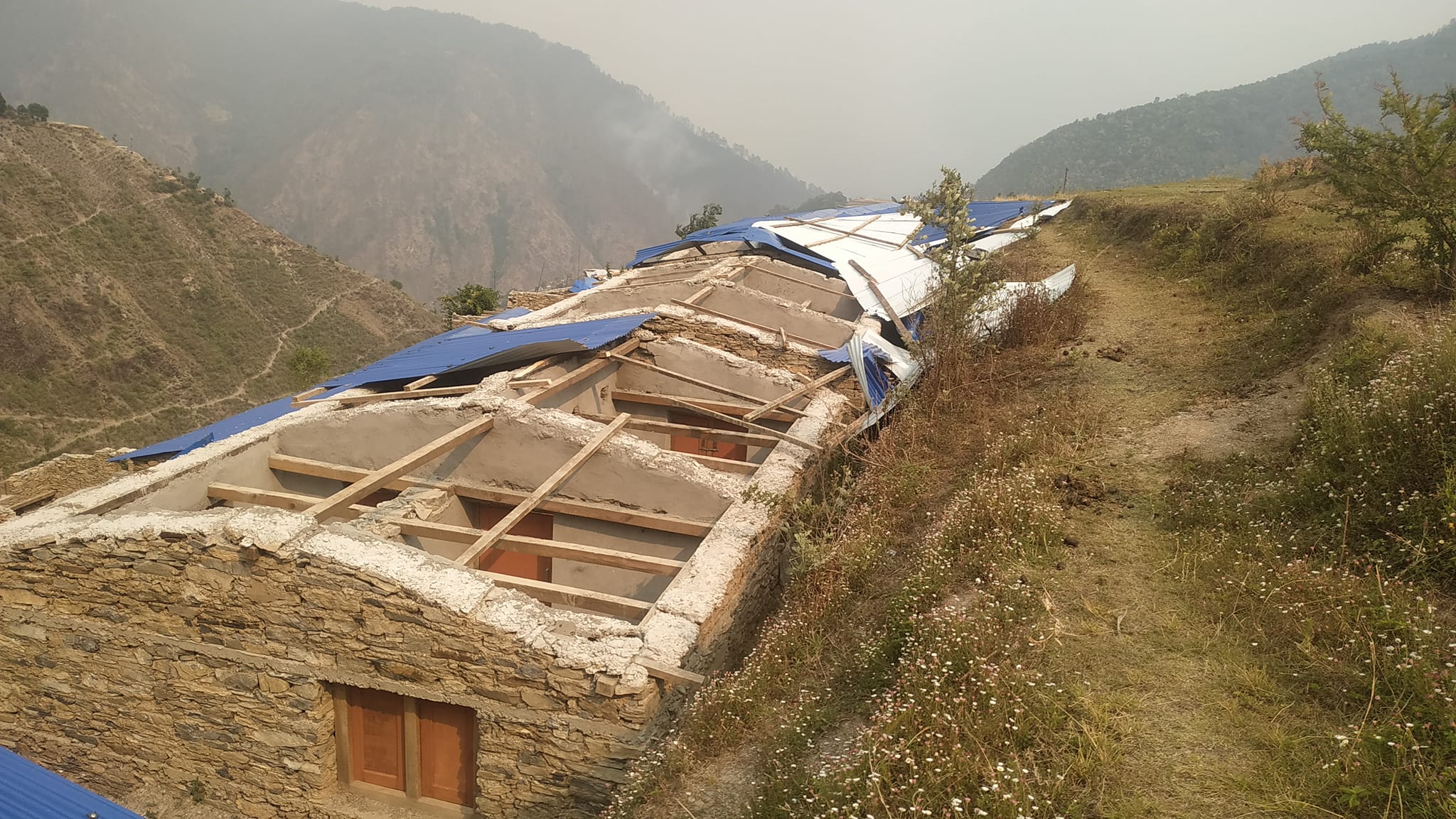 बाजुरामा हुरी बतासबाट ४० परिवारका घरमा क्षति