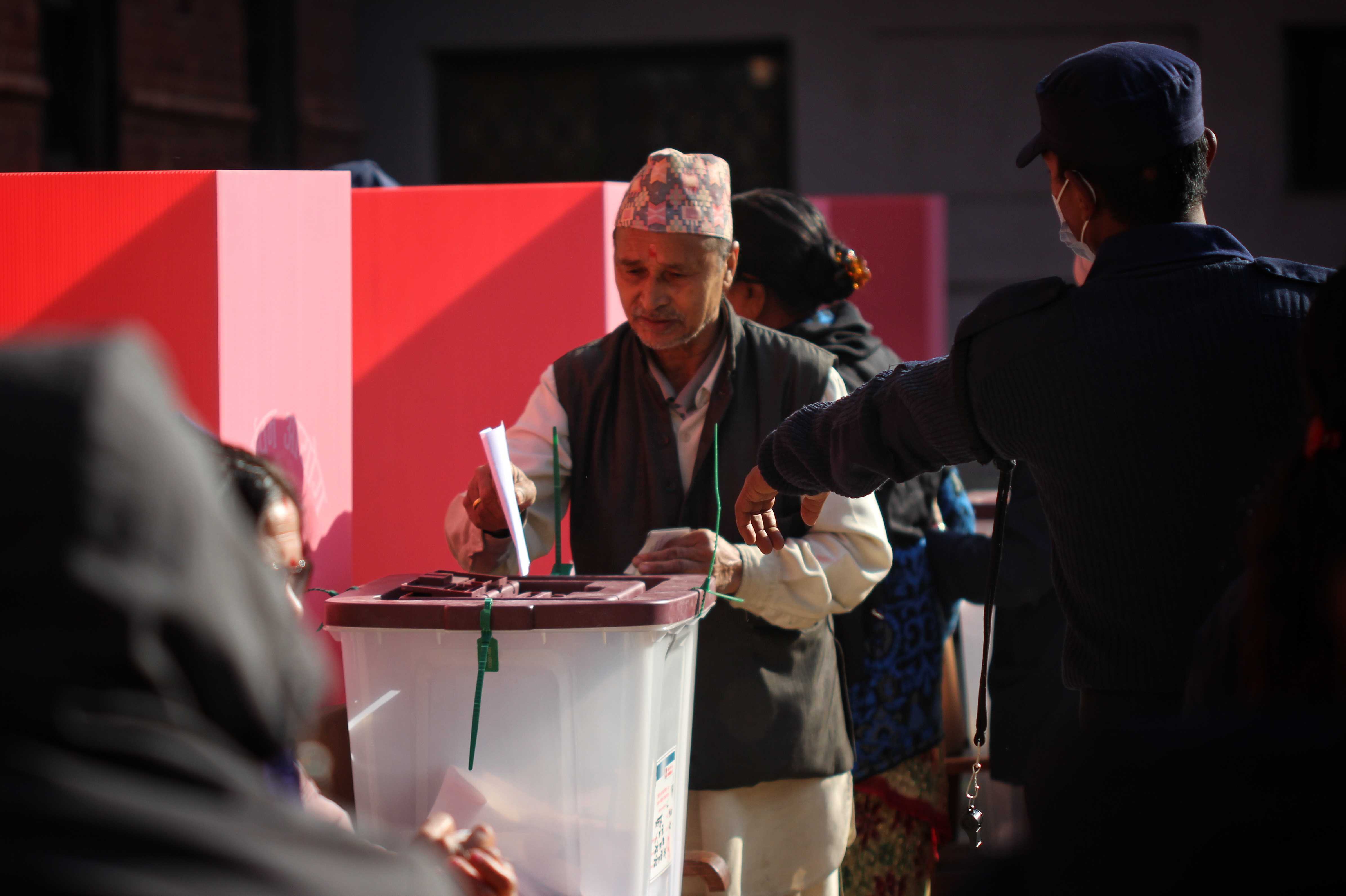 न्यून मतदान र मतदातामा असन्तुष्टिको सन्देश : ठूला पार्टीमा सुधार झन् कठिन