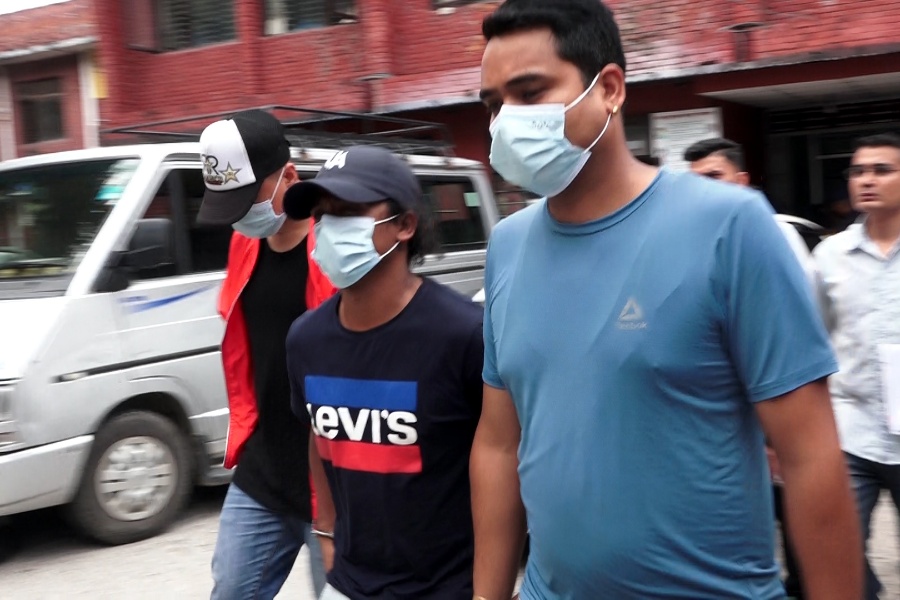 ‘वानएक्स बेटिङ’को प्रचार गरेको आरोपमा पक्राउ परेका कलाकारहरूलाई सरकारी वकिलको कार्यालयमा पेस