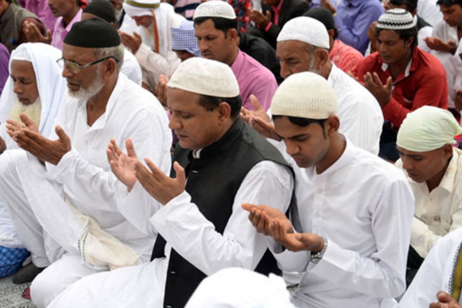 इस्लाम धर्मावलम्बीले ‘इदुलफित्र’ मनाउँदै