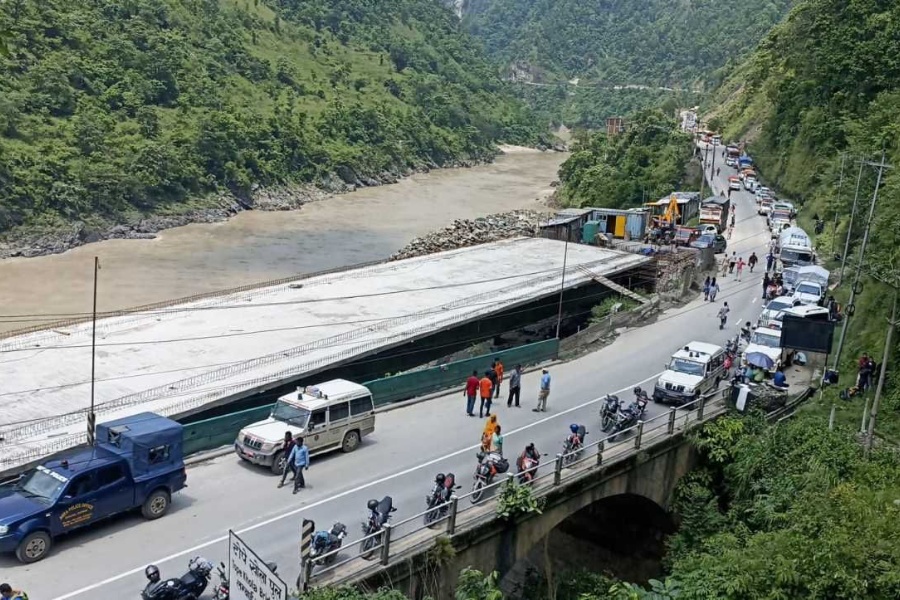 नारायणगढ–मुग्लिन सडक दिउँसो बन्द नहुने